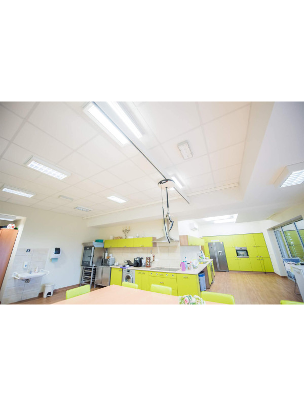 Podnośnik Sufitowy Luna Winncare – Innowacja i Bezpieczeństwo w Opiece Nad Pacjentami