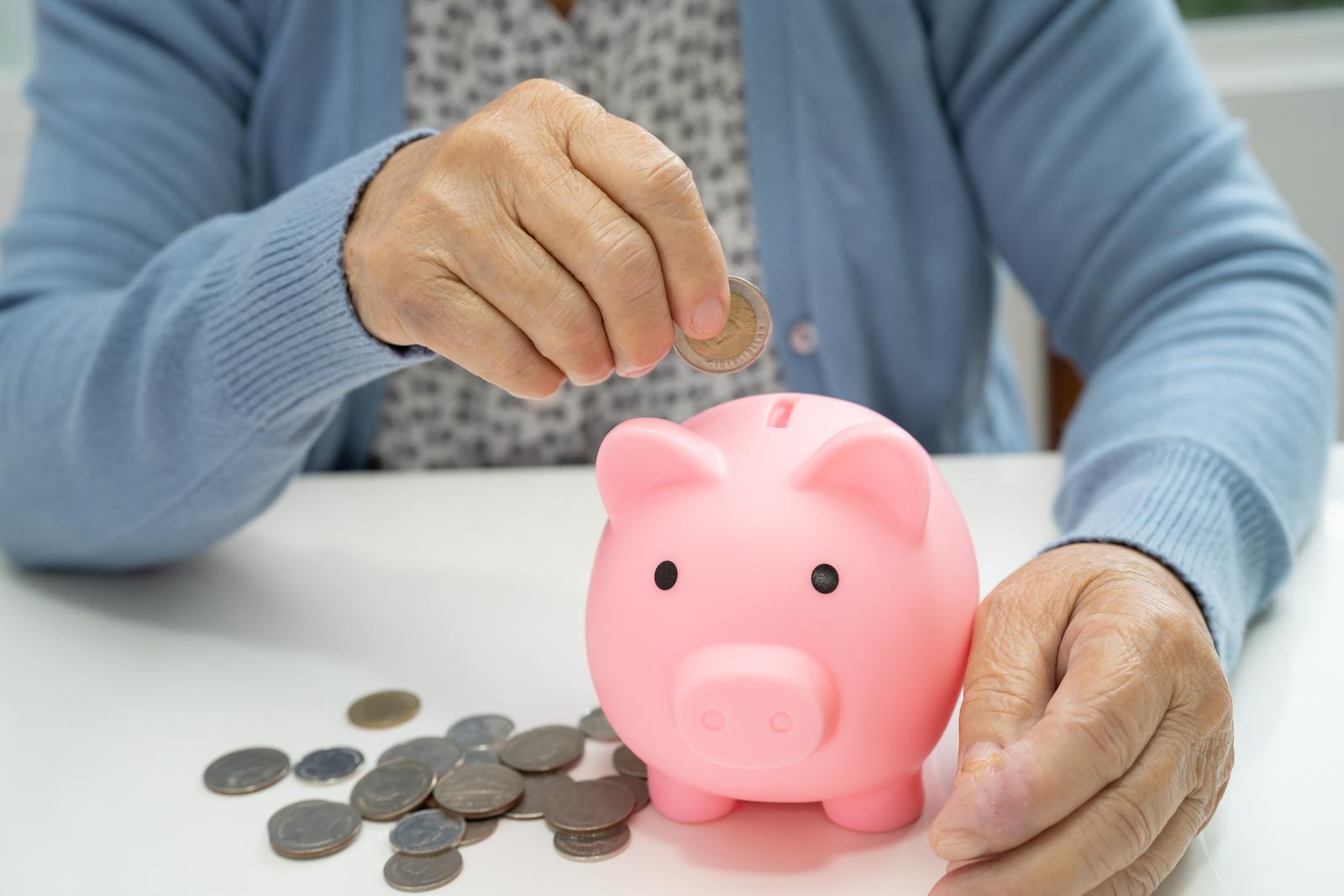 Czym jest Ogólnopolska Karta Seniora? Zobacz, jakie daje ulgi i jak ją wyrobić!