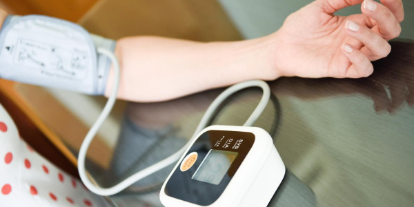 Prawidłowe ciśnienie i puls u seniora – normy, przyczyny, skutki, leczenie