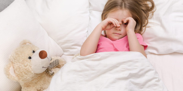 Moczenie nocne u dzieci i nastolatków – jakie ma przyczyny?